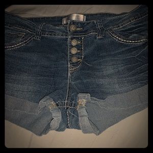 NO BOUNDARIES Cuffed Denim Shorts
